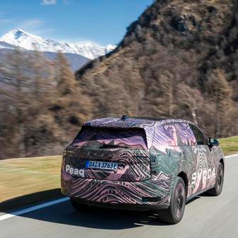 To znamená třeba obchod s aplikacemi, které lze nainstalovat dodatečně. Mapy využívají některé funkcionality Googlu, ale nejde čistě o řešení amerického giganta.