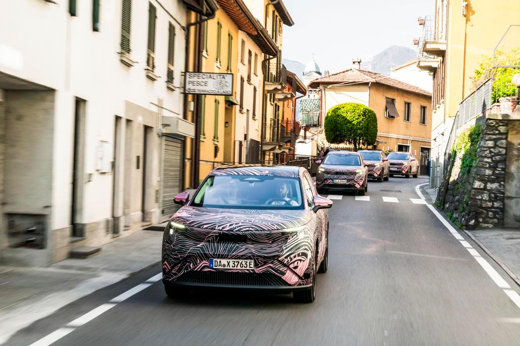 Verze 90 i 90x mají naopak největší akumulátor v historii Škody: využitelná kapacita je 87 kWh.