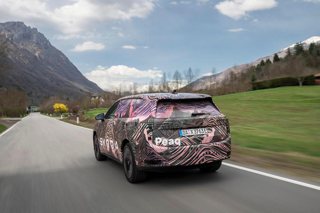 Vpředu budou vždy moduly na Matrix LED svícení, standardně je ale budou mít aktivované jen některé výbavy. Bude ale možnost si později dodatečně funkci Matrix LED dokoupit.