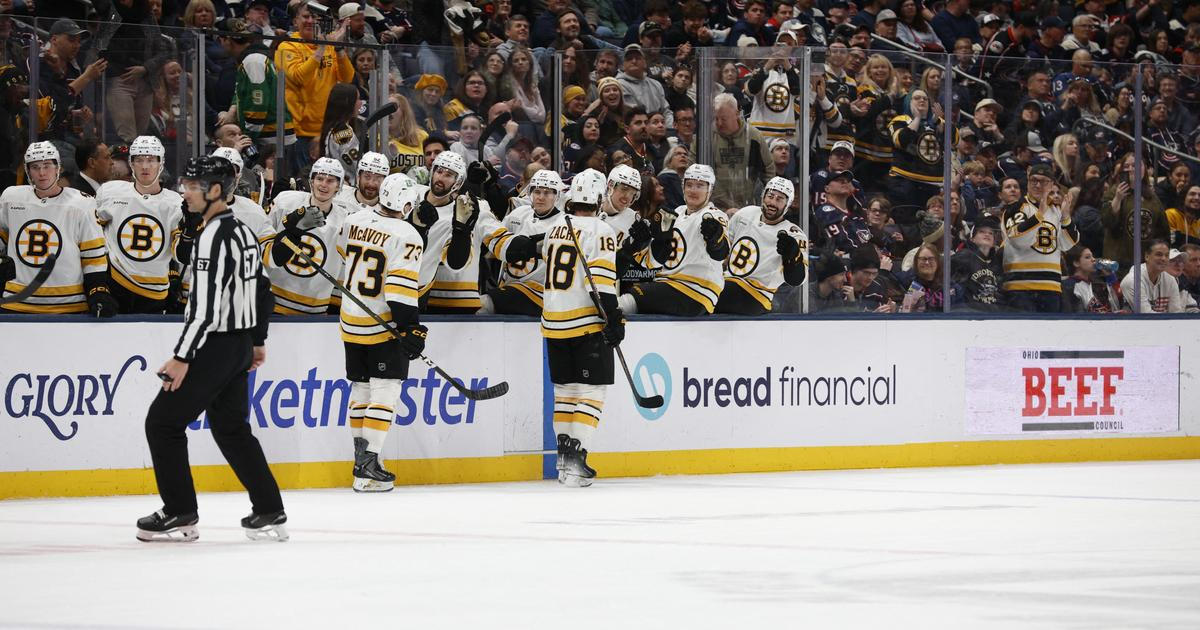 Zacha řídil obrat z 0:3, Boston slavil po nájezdech