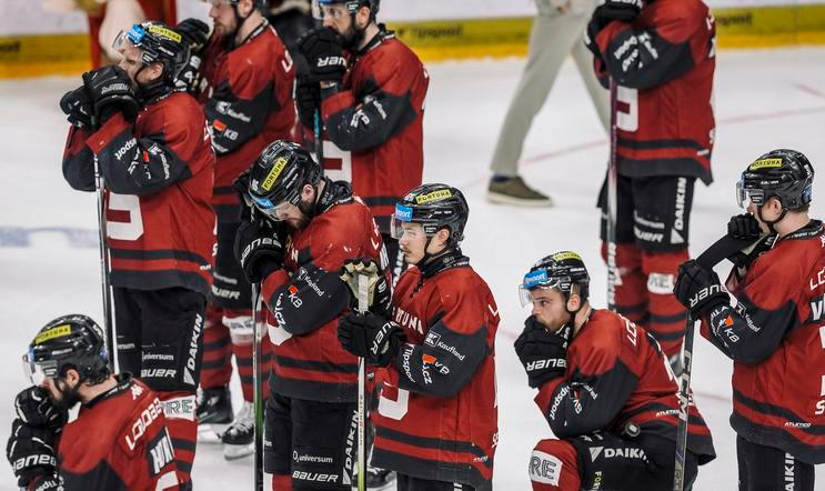 Zklamaní hokejisté Sparty po semifinále 2025