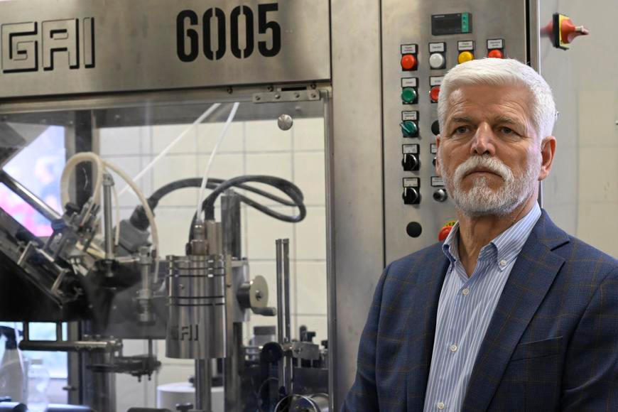 Prezident Pavel udělil čtyři nové milosti. Přihlédl k péči o dítě i vážné nemoci