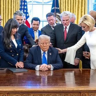 „Bůh nevyslyší vaše modlitby!“ Papežova tvrdá slova zahájila Svatý týden