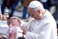 „Bůh nevyslyší vaše modlitby!“ Papežova tvrdá slova zahájila Svatý týden