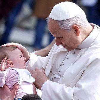 „Bůh nevyslyší vaše modlitby!“ Papežova tvrdá slova zahájila Svatý týden