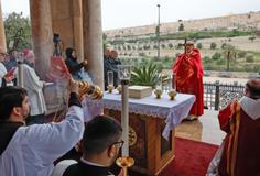 „Bůh nevyslyší vaše modlitby!“ Papežova tvrdá slova zahájila Svatý týden