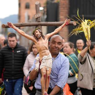 „Bůh nevyslyší vaše modlitby!“ Papežova tvrdá slova zahájila Svatý týden