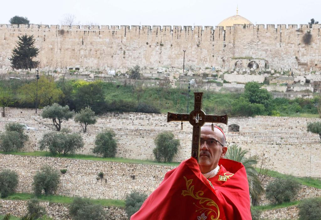 „Bůh nevyslyší vaše modlitby!“ Papežova tvrdá slova zahájila Svatý týden