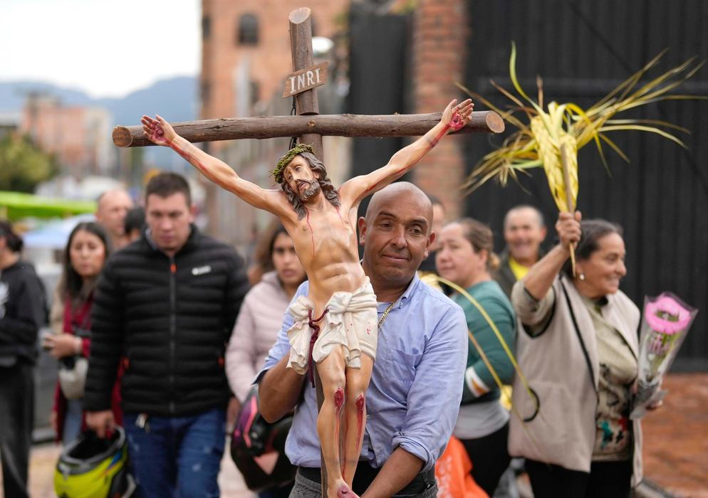 „Bůh nevyslyší vaše modlitby!“ Papežova tvrdá slova zahájila Svatý týden