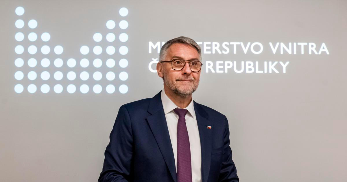 Už pět zadržených. Ministr Metnar promluvil k požáru v Pardubicích, detaily si nechal pro sebe