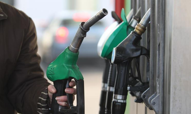 Ropa, benzín, tankování, ilustrační foto