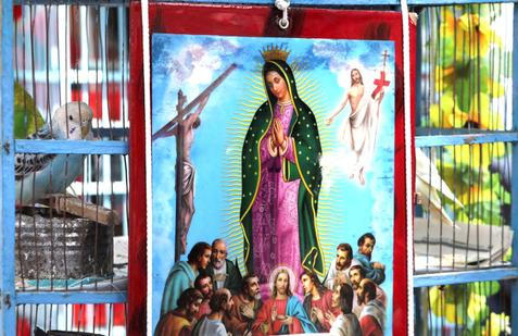 „Bůh nevyslyší vaše modlitby!“ Papežova tvrdá slova zahájila Svatý týden