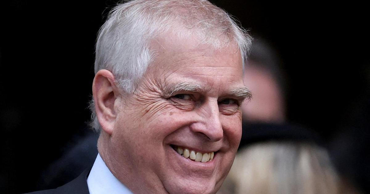 „Kdyby jeho matka viděla tu zrůdu...“ Princ Andrew se stěhuje, zatím je v karavanu