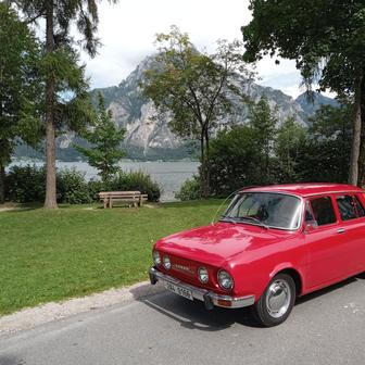 Jiná moderní auta nevlastní. Jak se 110 L, tak s Formanem jezdí i na zahraniční dovolené.