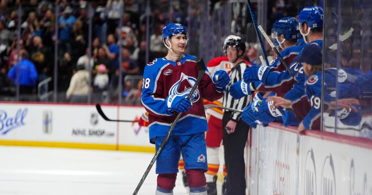 Nrčasova show. Český útočník přispěl k demolici Calgary a dostáhl se na Pastrňáka