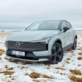 Do nabídky elektrického Volva EX30 přibyla loni off-roadově laděná verze Cross Country.