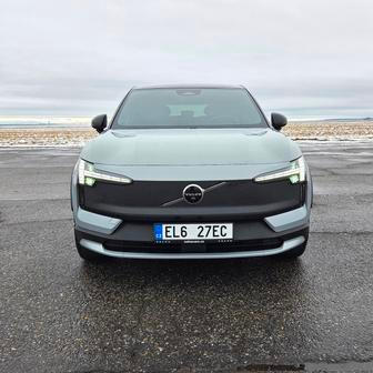 Donedávna se verze Cross Country nabízela jen jako čtyřkolka v nejvyšší výbavě, teď ale přibyla i zadokolka a nižší výbava, takže ceny startují na 1 167 800 korunách, respektive 1 218 900 korunách za čtyřkolku.