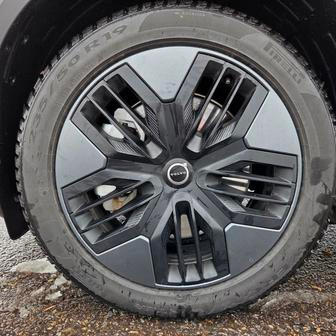 19palcová kola jsou standardní výbavou.