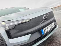 Maska má topografické prvky ze švédské krajiny.