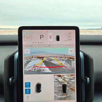 360stupňová kamera kolem auta má dobré rozlišení, ve výbavě Ultra nechybí ani parkovací asistent.