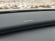 Audio Harman Kardon s devíti reproduktory hraje velmi dobře.