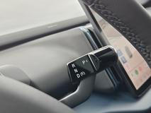 … provedení voliče převodovky…