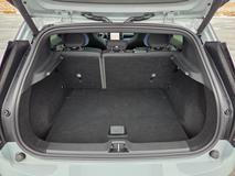 Základní objem kufru EX30 Cross Country je 318 litrů.