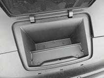 Pod ním se ale ukrývá maličký frunk, Volvo udává objem sedm litrů.