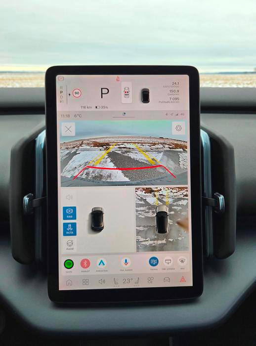 360stupňová kamera kolem auta má dobré rozlišení, ve výbavě Ultra nechybí ani parkovací asistent.