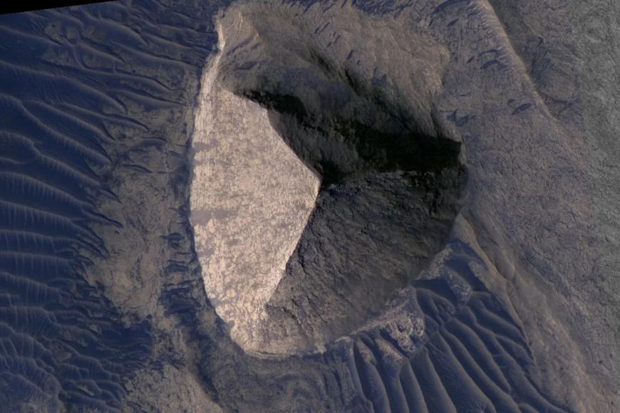 Našli útvar, který tam být neměl. „Pyramida“ na Marsu budí pozornost a vyvolává otázky