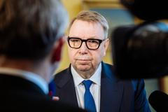 Schůze vlády, Aleš Juchelka