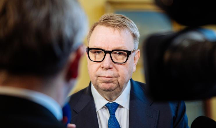 „Ty informace, které mám, směřují k tomu, že mohlo dojít k pochybení na celé ose Orgán sociálně-právní ochrany dětí (OSPOD), doprovodné organizace, soudní znalec, pěstounky a soudkyně,“  říká ministr práce a sociálních věcí Aleš Juchelka (ANO).