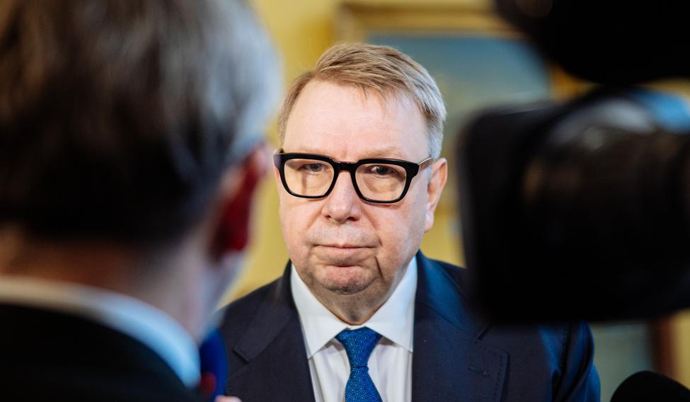 „Ty informace, které mám, směřují k tomu, že mohlo dojít k pochybení na celé ose Orgán sociálně-právní ochrany dětí (OSPOD), doprovodné organizace, soudní znalec, pěstounky a soudkyně,“  říká ministr práce a sociálních věcí Aleš Juchelka (ANO).