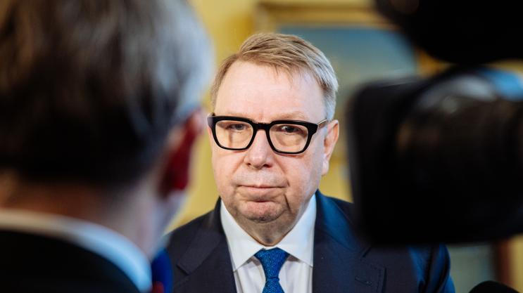 „Ty informace, které mám, směřují k tomu, že mohlo dojít k pochybení na celé ose Orgán sociálně-právní ochrany dětí (OSPOD), doprovodné organizace, soudní znalec, pěstounky a soudkyně,“  říká ministr práce a sociálních věcí Aleš Juchelka (ANO).