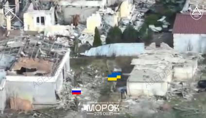 Ukrajinští vojáci už měli svázané ruce a čekalo je ruské zajetí. Pak přiletěl dron.