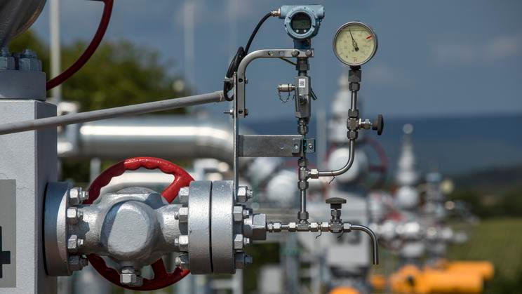 Válka na Blízkém východě omezila globální dodávky této suroviny a zastihla Česko i celý zbytek Evropy v čase, kdy má po zimě téměř prázdné zásobníky.