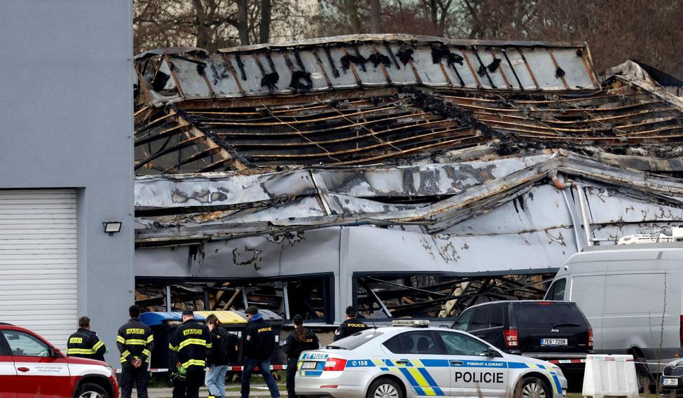 Požár vypukl v pardubickém průmyslovém areálu v pátek 20. března ráno. Zničil halu a vážně poškodil vedlejší administrativní budovu firmy LPP Holding vyrábějící mimo jiné drony pro Ukrajinu.