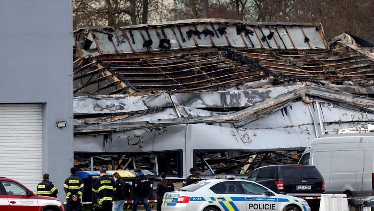 Požár vypukl v pardubickém průmyslovém areálu v pátek 20. března ráno. Zničil halu a vážně poškodil vedlejší administrativní budovu firmy LPP Holding vyrábějící mimo jiné drony pro Ukrajinu.