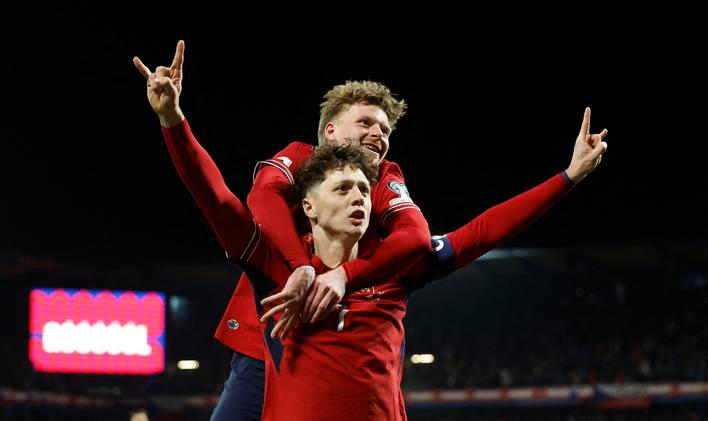 Pavel Šulc a Ladislav Krejčí slaví gól v zápase kvalifikace o postup na MS Česko - Dánsko