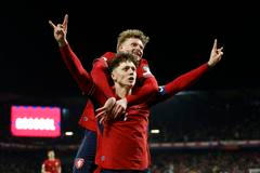 Pavel Šulc a Ladislav Krejčí slaví gól v zápase kvalifikace o postup na MS Česko - Dánsko