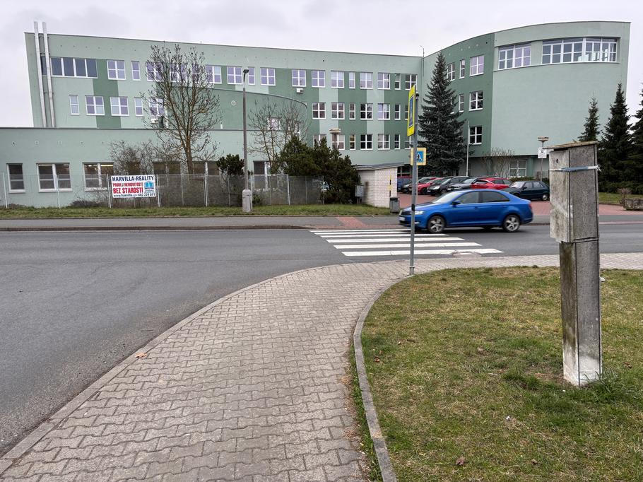 Na gymnáziu ve Stříbře strávila Anežka Brahová několik let a nechala tu znatelný otisk. Dnes však o ní nikdo mluvit nechce.