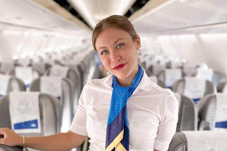 Letadlo v obýváku. Bývalá letuška si doma vybudovala netradiční studio a prozrazuje drsná fakta ze zákulisí