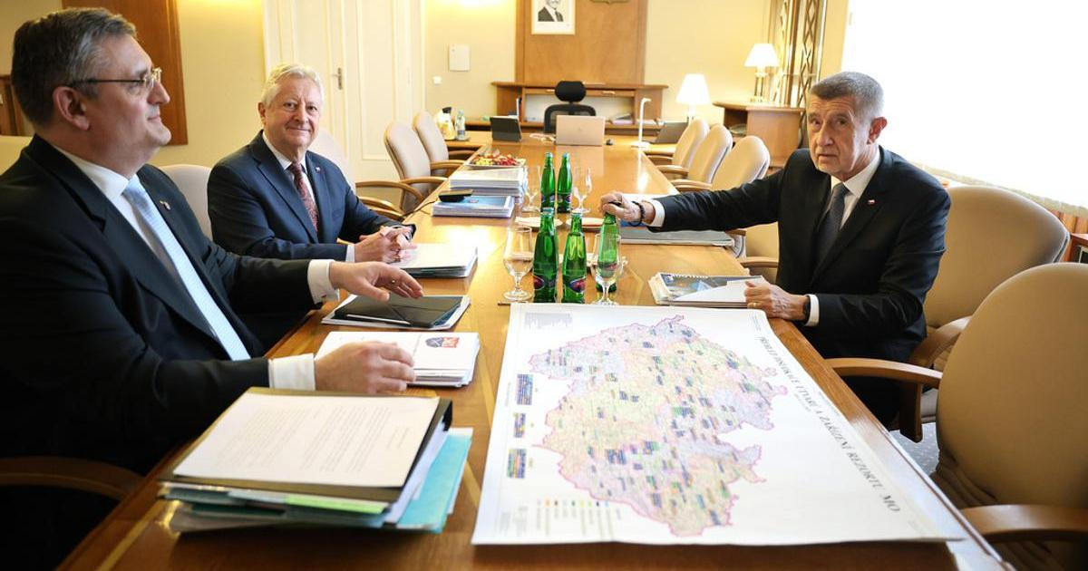 Tři hodiny se zamračeným Babišem. Ministr za SPD se ocitl pod nebývalým tlakem