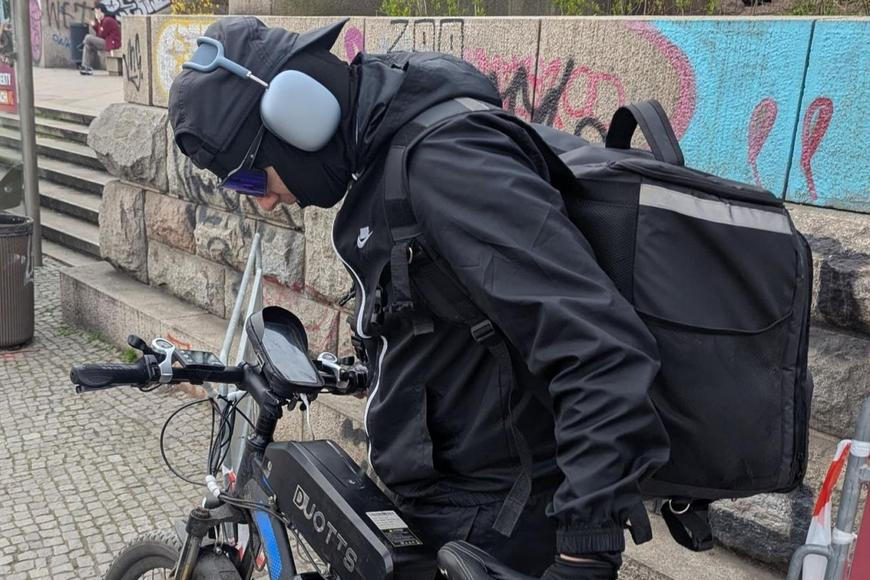 Policie hledá cyklistu. Zranil dvanáctiletého chlapce a ujel