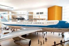 Video vytvořené pomocí AI ukazuje ambiciózní koncept mrakodrapu pro Trumpovu knihovnu v Miami.