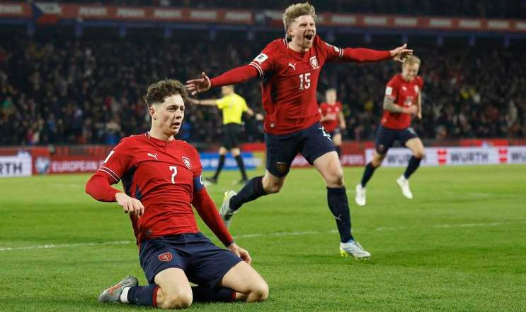 Češi slaví gól  v zápase kvalifikace o postup na MS Česko - Dánsko