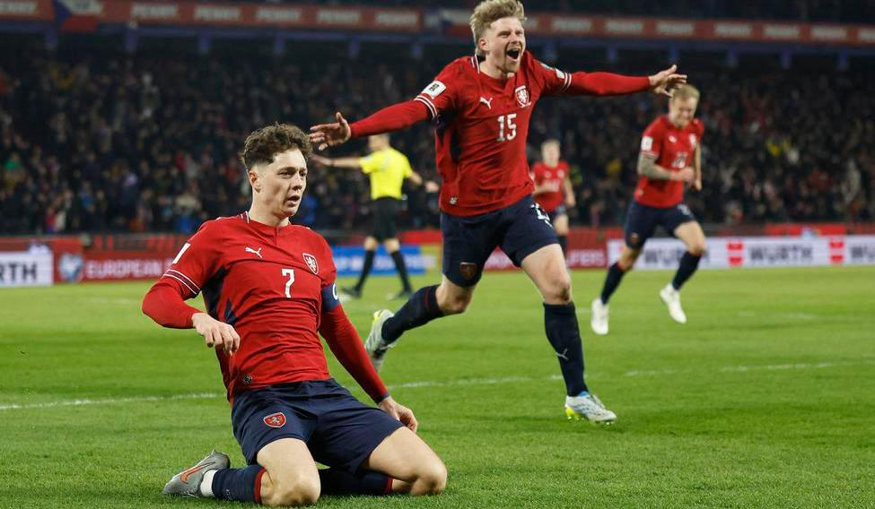Češi slaví gól  v zápase kvalifikace o postup na MS Česko - Dánsko