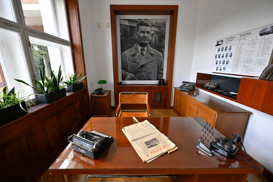 Baťův prsten či doklady. I to lze vidět ve zrenovované pracovně jeho zlínské vily