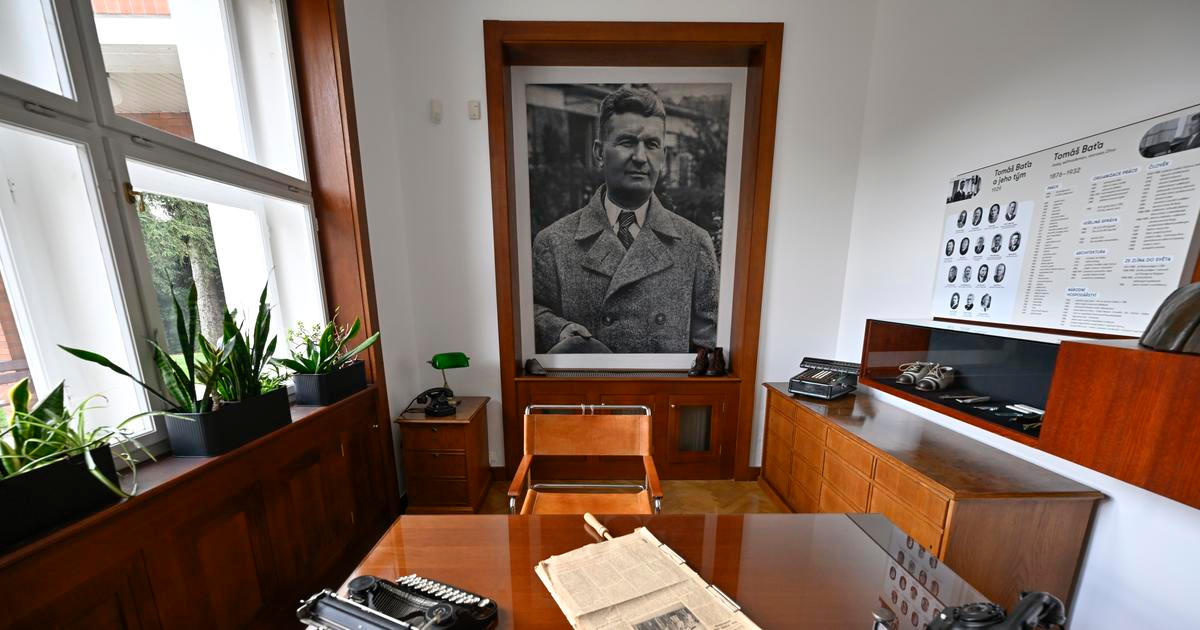 Baťův prsten či doklady. I to lze vidět ve zrenovované pracovně jeho zlínské vily 