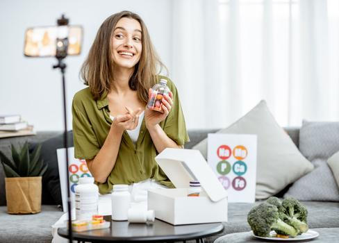 Živnost „influencer“ české paragrafy neznají. Co se týče daní, platí ale pro tvůrce webového obsahu stejná pravidla jako pro živnostníky. Snímek je ilustrační.